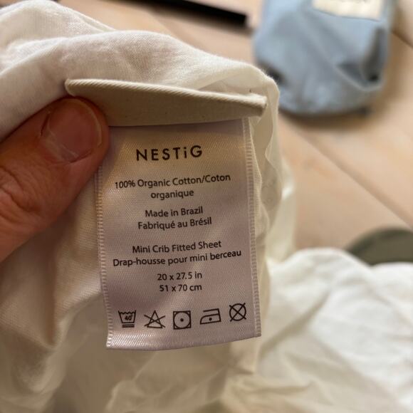 Nestig NWOT Set of 2 Mini Crib Sheets Organic Cotton White and Blue - Picture 4 of 4